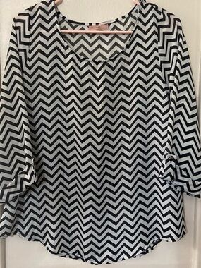 Black & White Chevron Roll-Tab Blouse